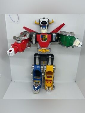 Multicolor Transforming Lion-Mech Action Figure - Kids Toys